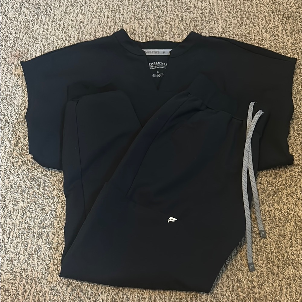 Fabletics Scrub Set